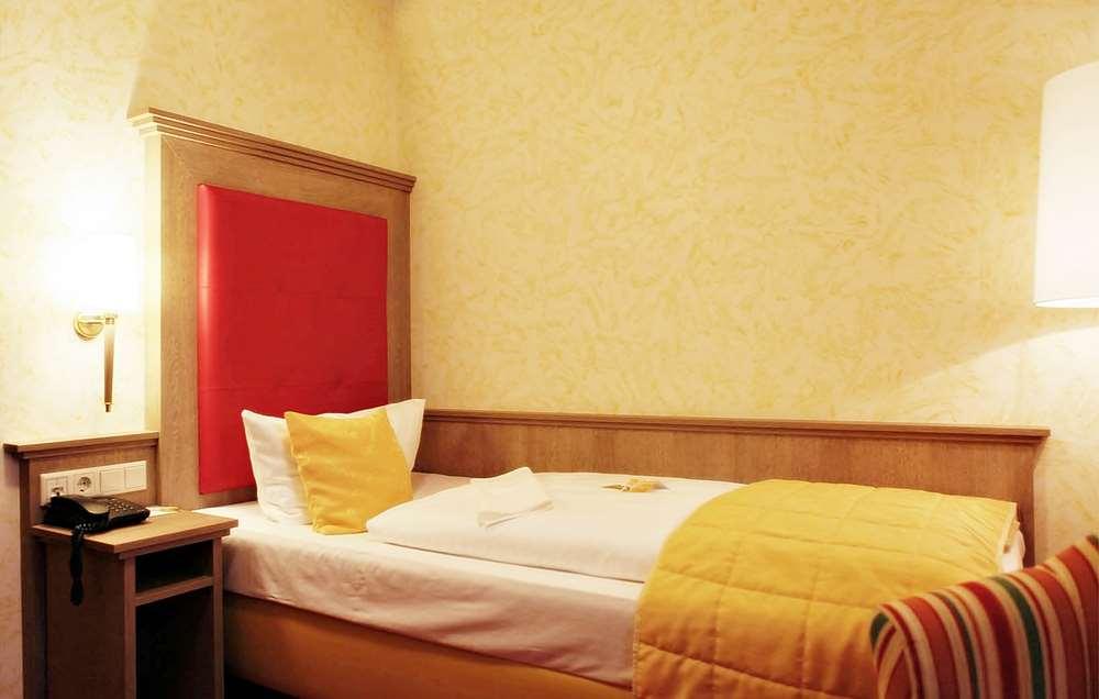 Hotel Wittelsbacher Hoeh Würzburg Oda fotoğraf
